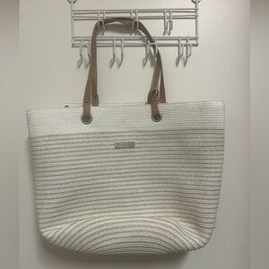 Used- one time used- beach /vacation handbag - Brand: AMIANI